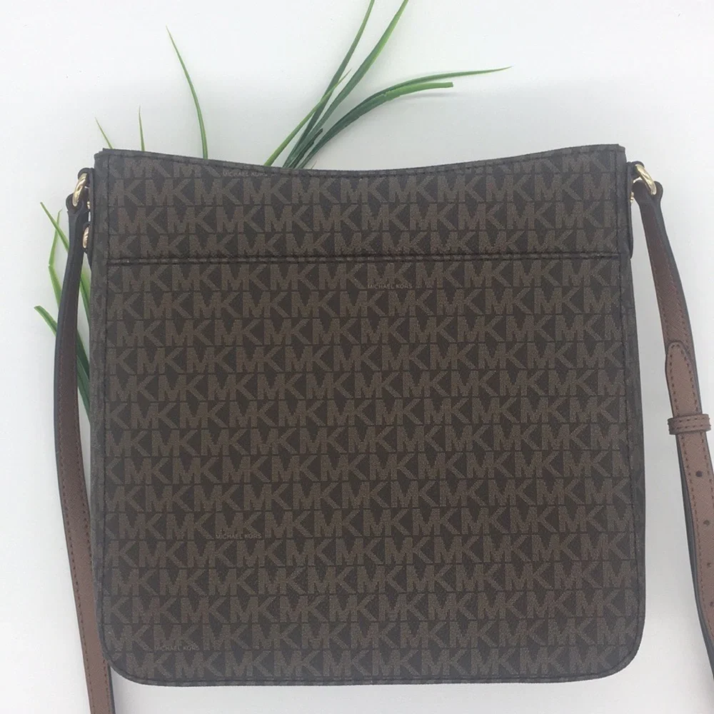 Michael Kors LG MESSENGER Crossbody BROWN - Picture 7 of 16